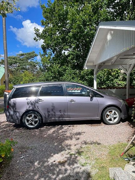 Mitsubishi Grandis 2 of 10