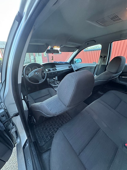 BMW 523i 11 of 11