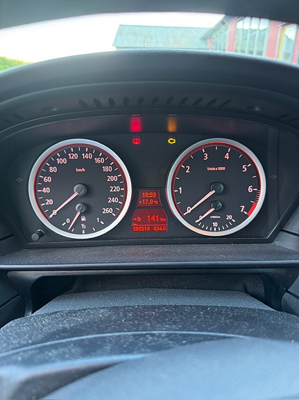 BMW 523i 9 of 11