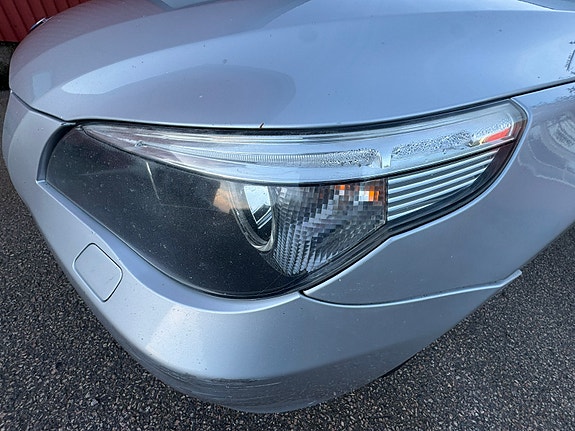 BMW 523i 3 of 11