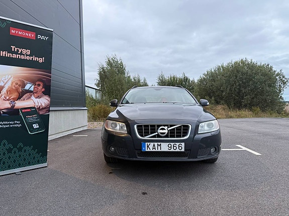 Volvo V70 2 of 9