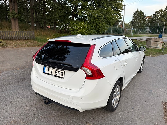 Volvo V60 3 of 6