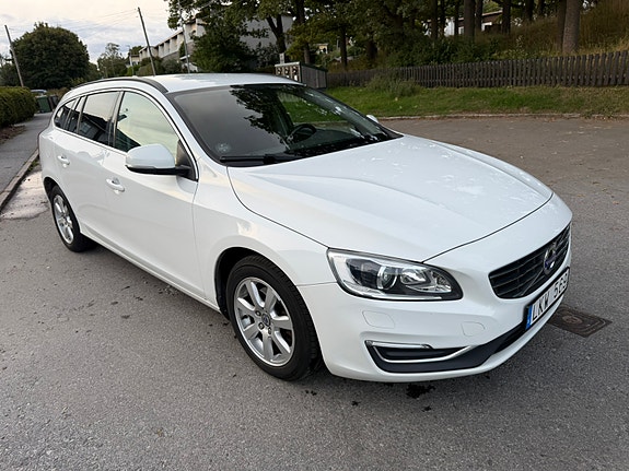 Volvo V60 2 of 6