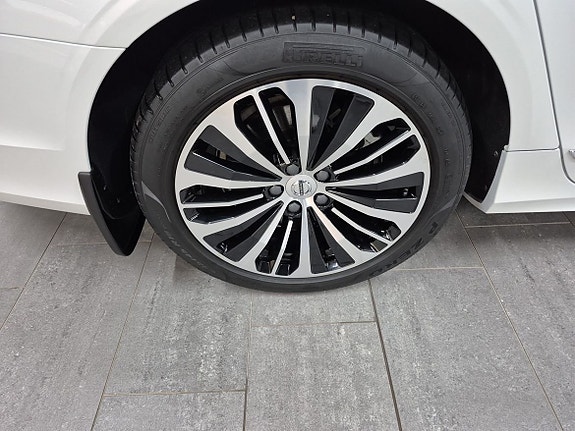 Volvo V90 10 of 13