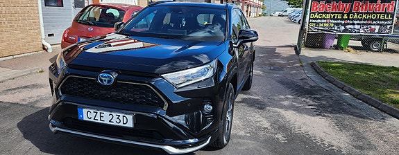 Toyota RAV4 4 of 8