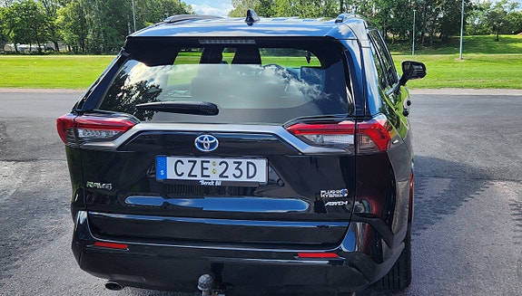 Toyota RAV4 2 of 8