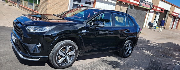 Toyota RAV4 3 of 8