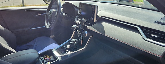 Toyota RAV4 5 of 8