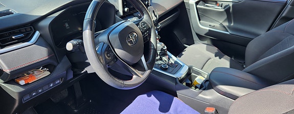 Toyota RAV4 6 of 8