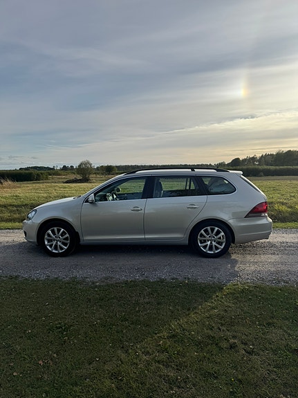 Volkswagen Golf VI 2 of 9