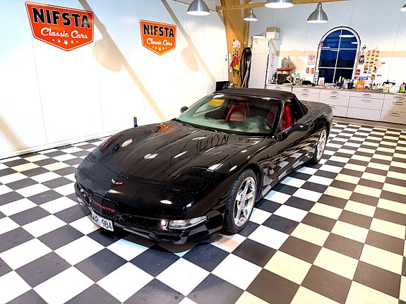 Chevrolet Corvette 2 of 30