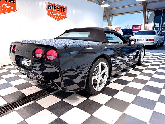 Chevrolet Corvette 13 of 30