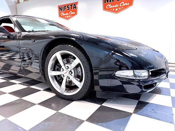 Chevrolet Corvette 10 of 30