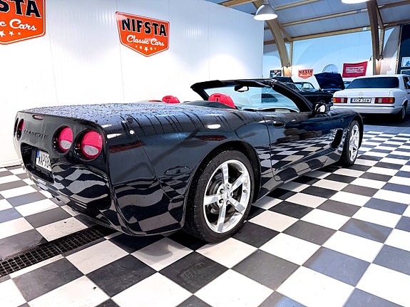 Chevrolet Corvette 12 of 30