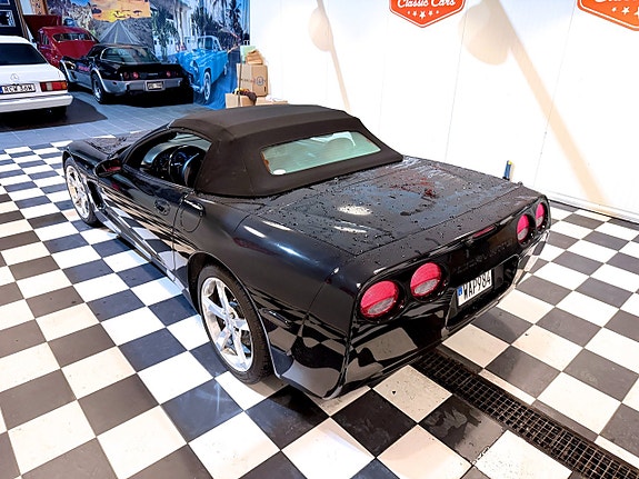 Chevrolet Corvette 16 of 30
