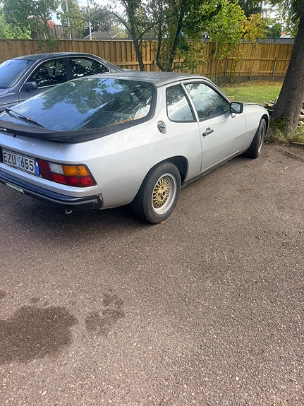 Porsche 924 2 of 7