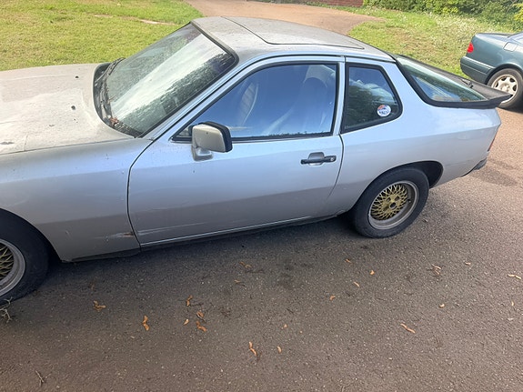 Porsche 924 4 of 7