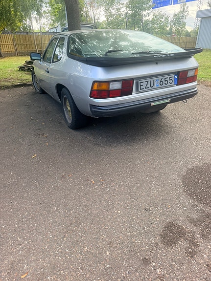 Porsche 924 3 of 7