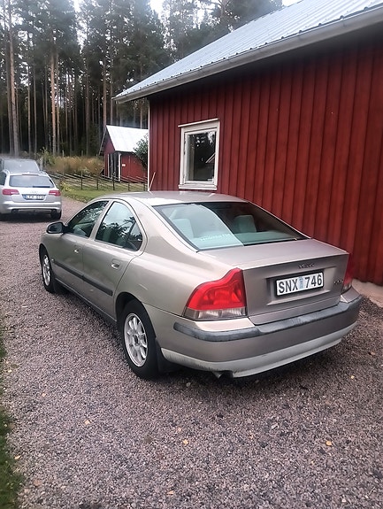 Volvo S60 2 of 4