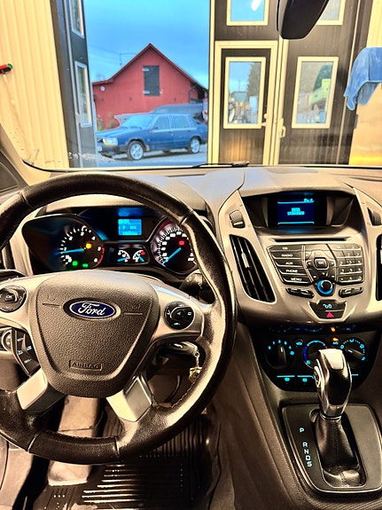 Ford Transit Connect 8 of 12