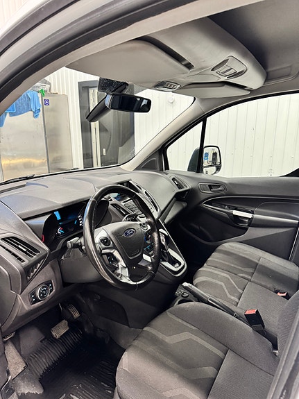Ford Transit Connect 7 of 12