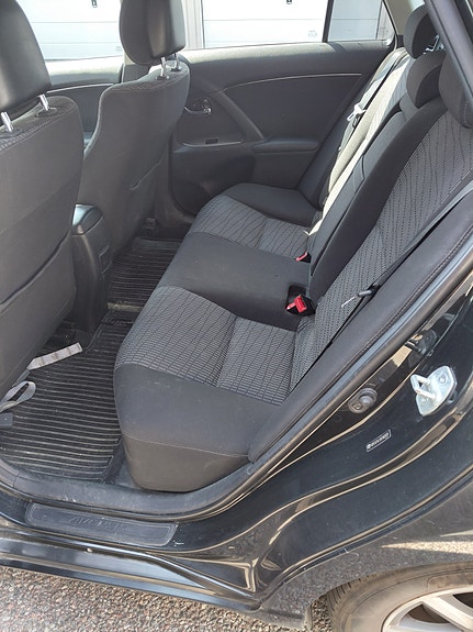 Toyota Avensis 2 of 20