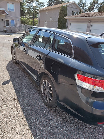 Toyota Avensis 4 of 20