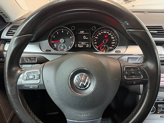 Volkswagen Passat 22 of 23
