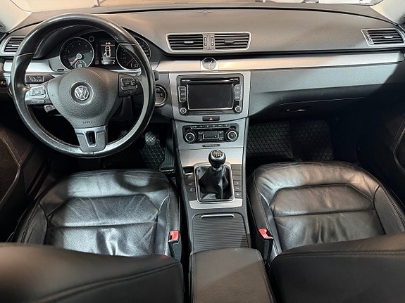 Volkswagen Passat 19 of 23