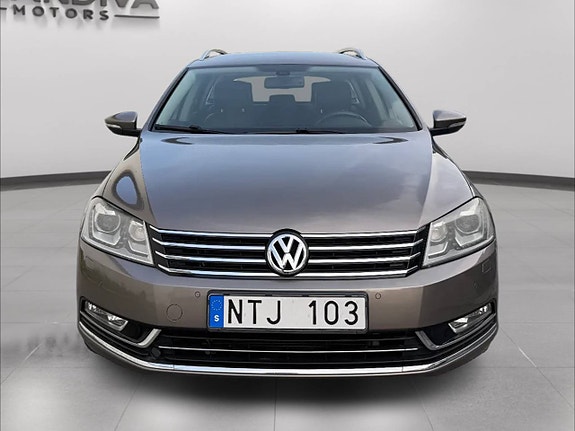 Volkswagen Passat 3 of 23