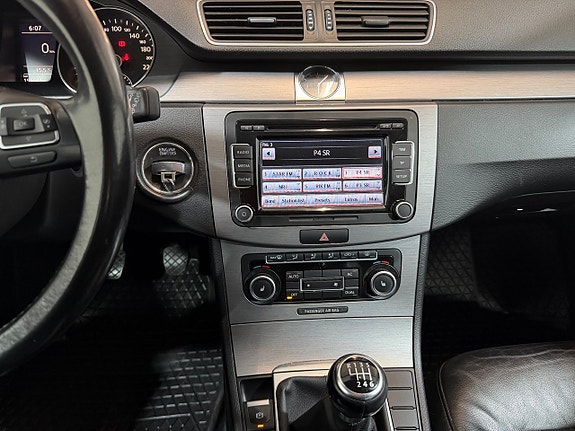Volkswagen Passat 20 of 23