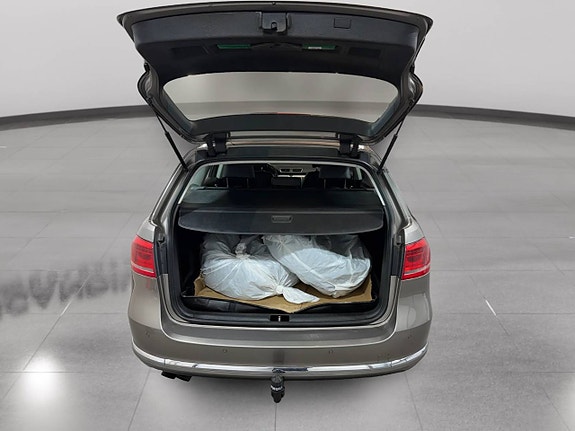 Volkswagen Passat 12 of 23