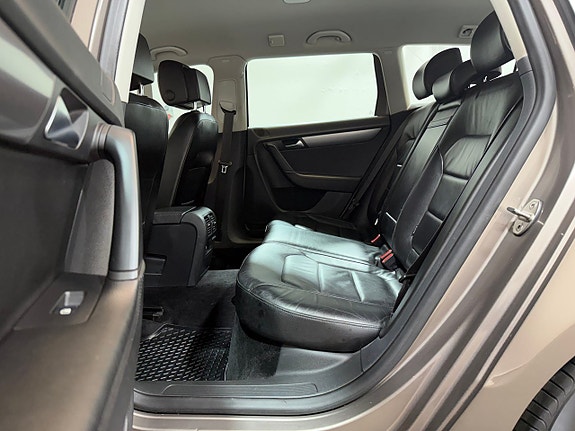 Volkswagen Passat 14 of 23
