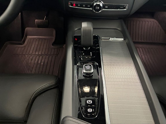 Volvo XC60 12 of 16