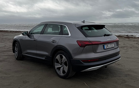 Audi e-tron 3 of 4