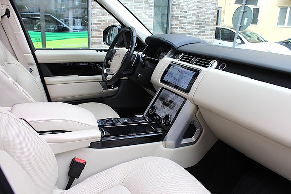 Land Rover Range Rover 27 of 30