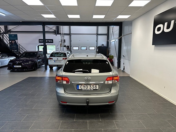 Toyota Avensis 8 of 25