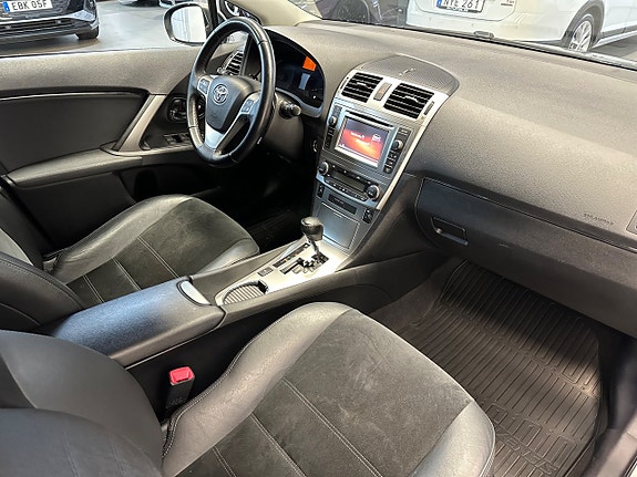 Toyota Avensis 12 of 25