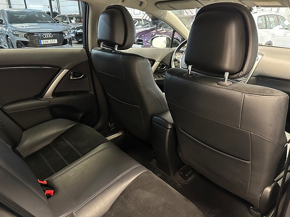 Toyota Avensis 16 of 25