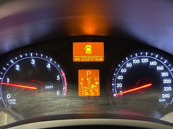 Toyota Avensis 20 of 25