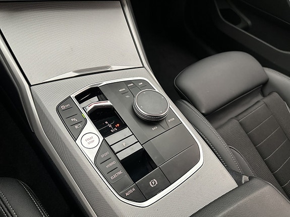 BMW 330e 22 of 29