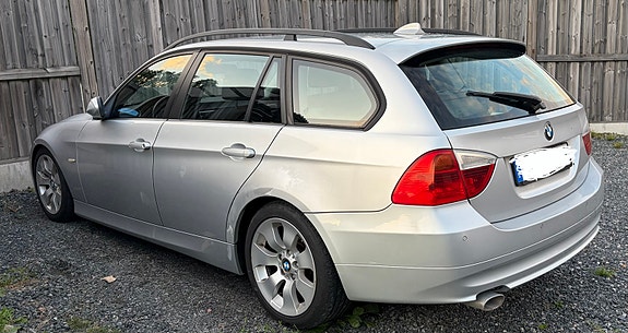 BMW 318d 2 of 5