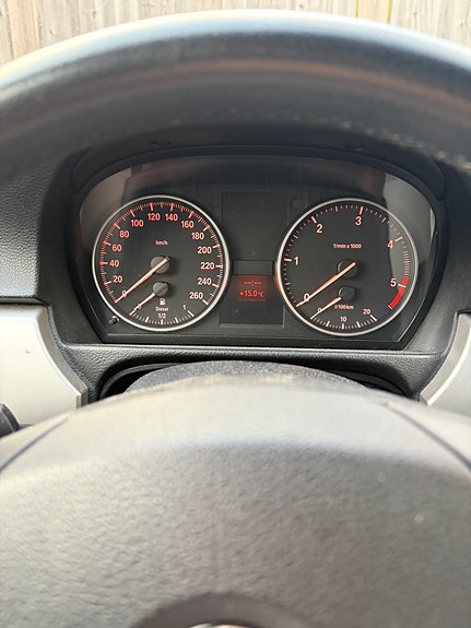 BMW 318d 4 of 5