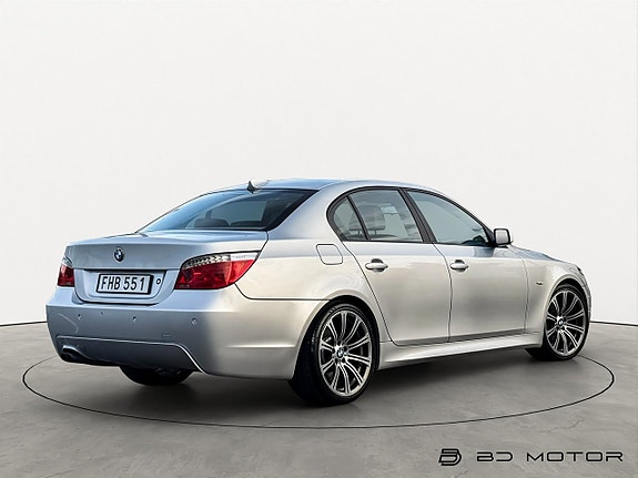 BMW 530i 3 of 16