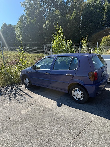Volkswagen Polo 2 of 8