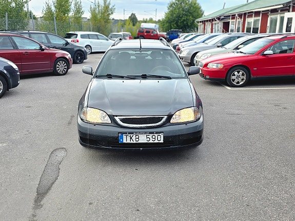 Toyota Avensis 3 of 18