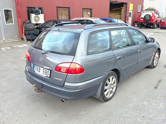 Toyota Avensis 5 of 18
