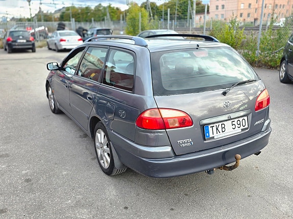 Toyota Avensis 8 of 18