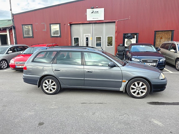 Toyota Avensis 4 of 18