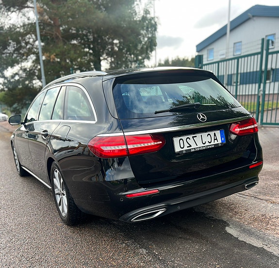 Mercedes-Benz E200 3 of 13